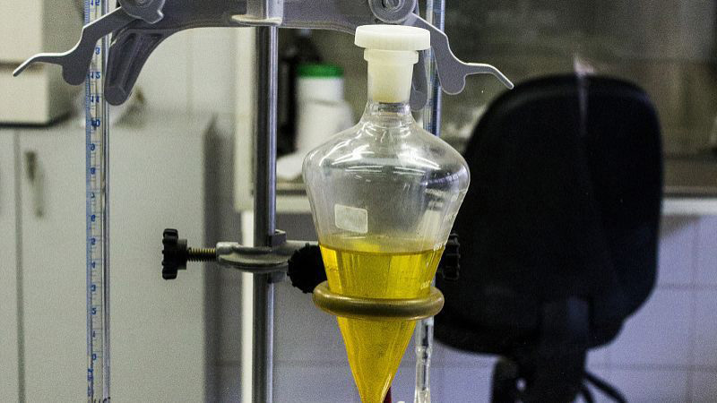 蒸餾酒精泡沫多，起泡如何解決？