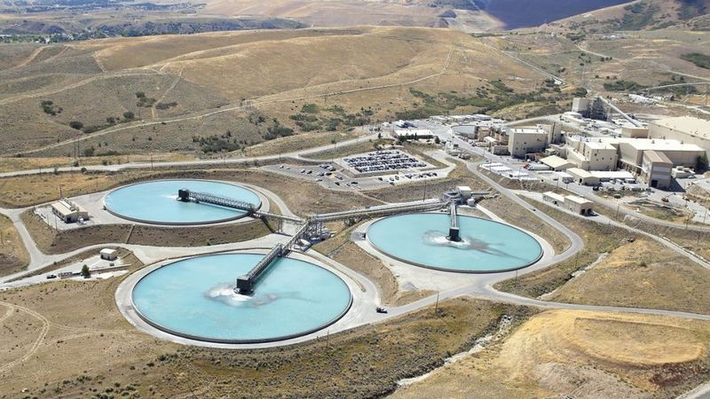 化工污水處理出現(xiàn)泡沫是怎么回事，需要什么方法解決泡沫？